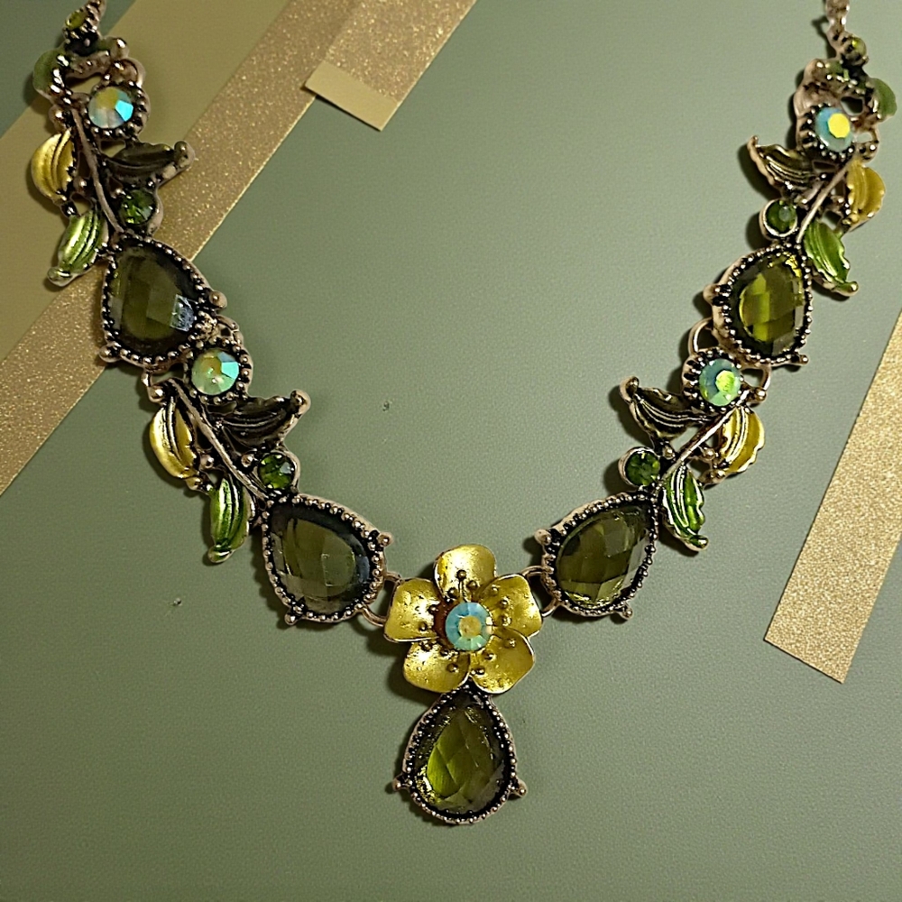 Vintage Rhinestone Floral Leaf Necklace Y Drop Green Gold MCM Fairy‎ Whimsigoth - Picture 15 of 16